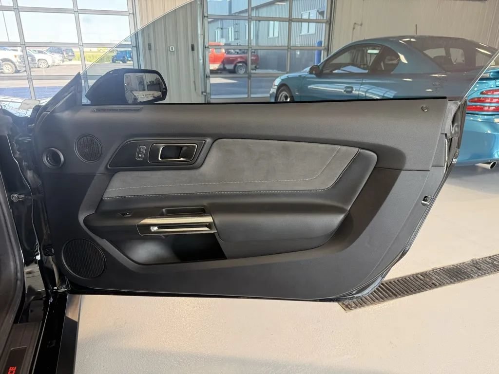 Used 2019 Ford Mustang Shelby GT350 w/ Technology Package RWD image 15