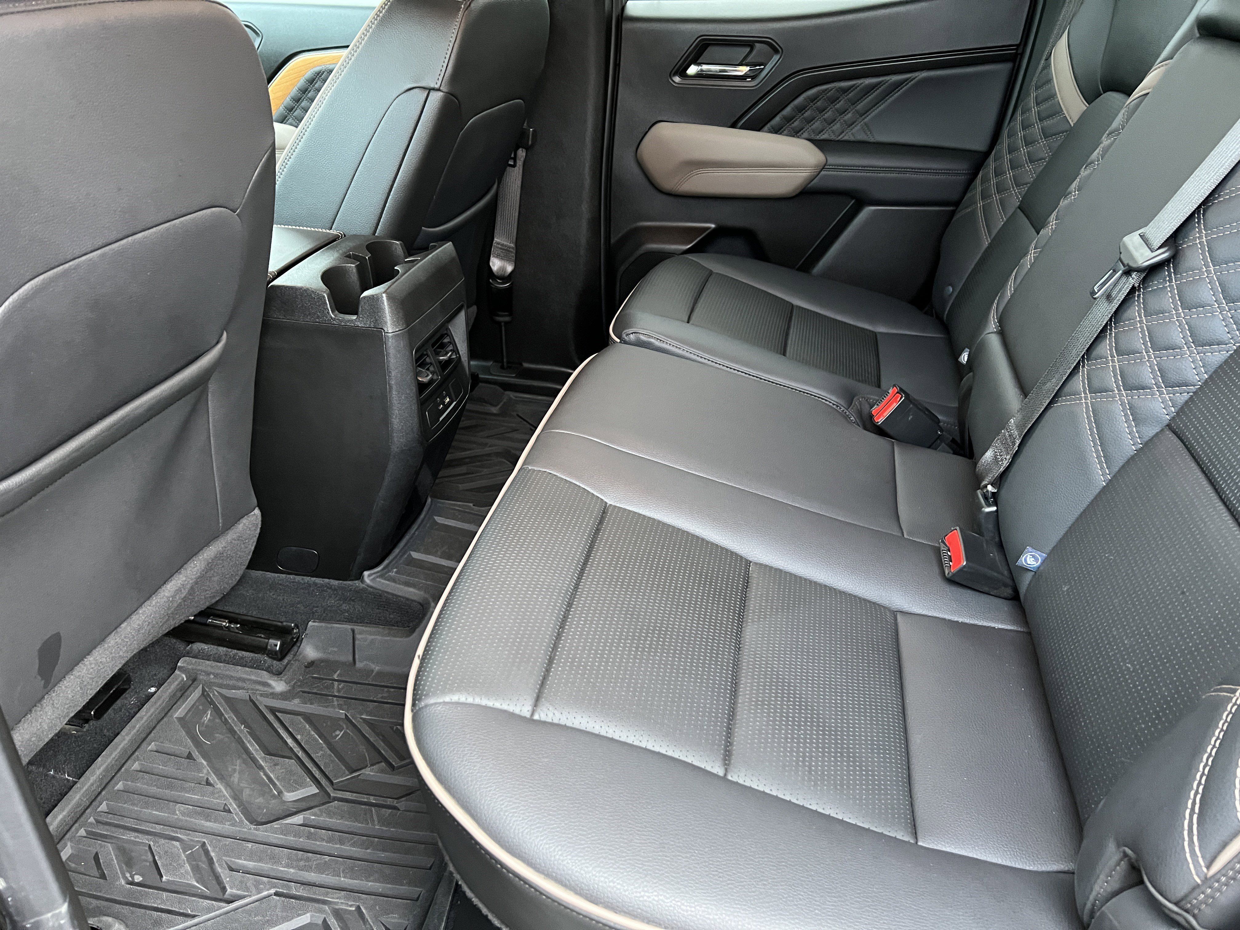 Used 2024 GMC Canyon Denali AWD/4WD image 14