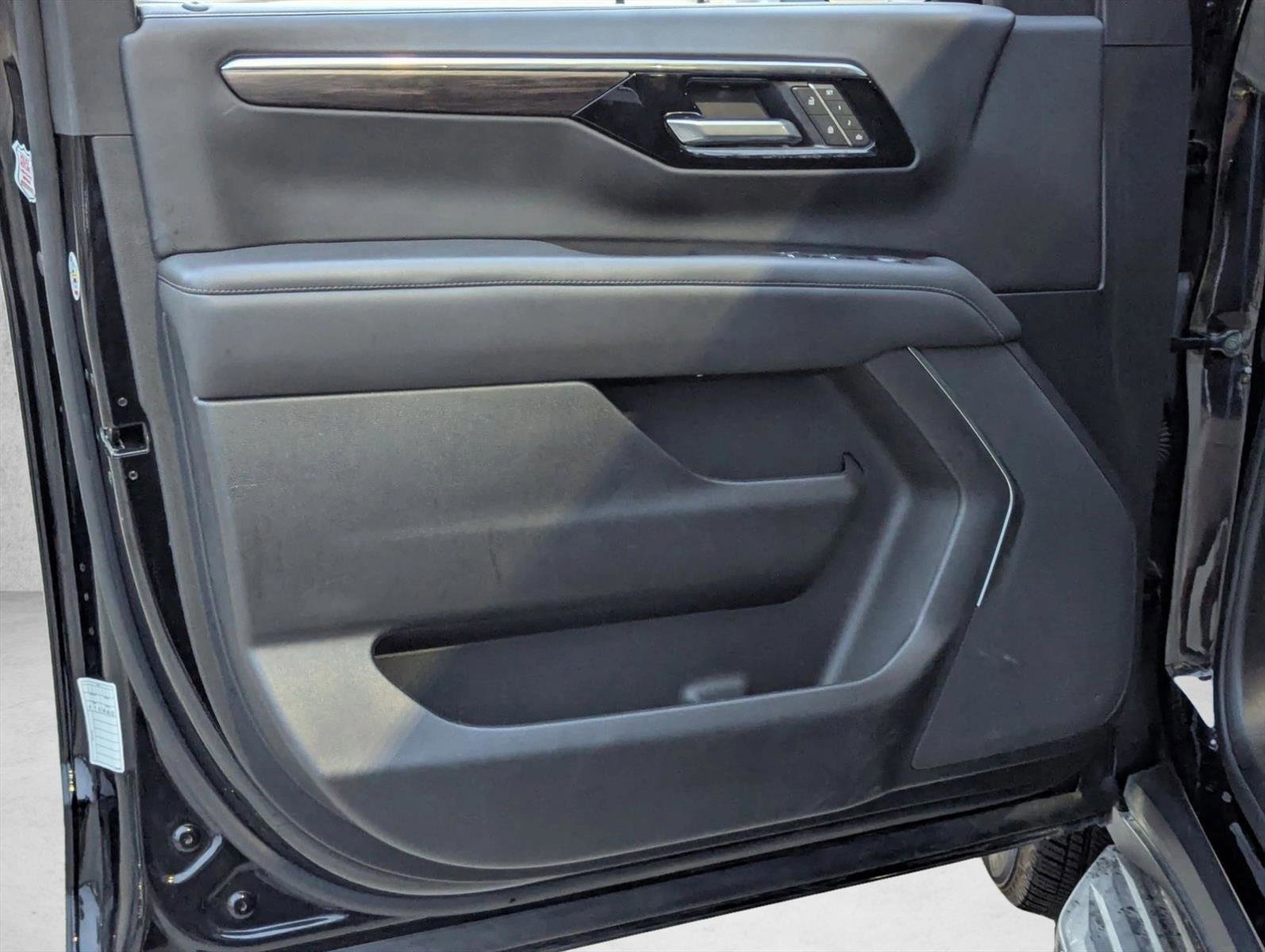 Used 2025 Chevrolet Tahoe LT AWD/4WD image 10