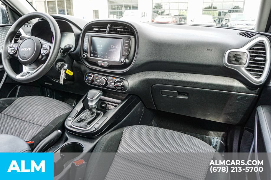 Used 2025 Kia Soul LX w/ LX Technology Package FWD image 24