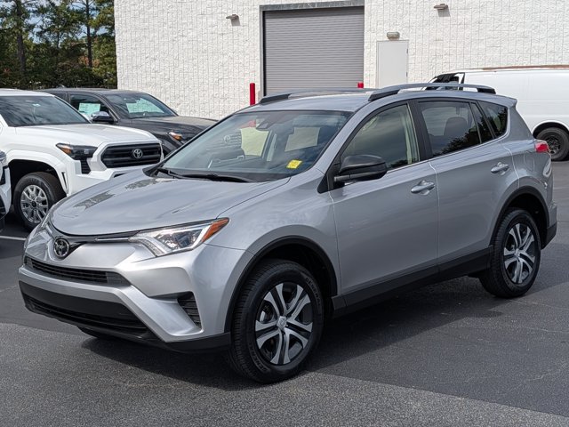 Used 2018 Toyota RAV4 LE FWD image 3