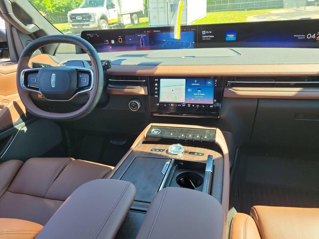 New 2026 Lincoln Navigator L Reserve AWD/4WD image 13