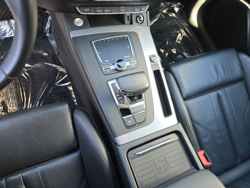 Used 2020 Audi Q5 2.0T Titanium Premium Plus w/ Premium Plus Package AWD/4WD image 31