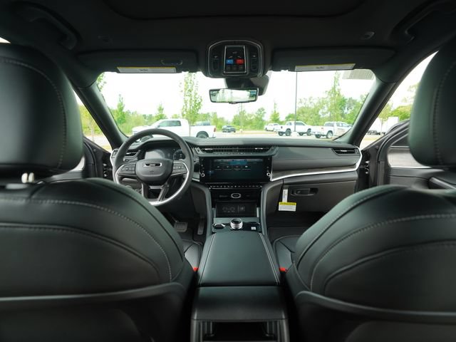 New 2026 Jeep Grand Cherokee Limited w/ Luxury Tech Group II AWD/4WD image 24