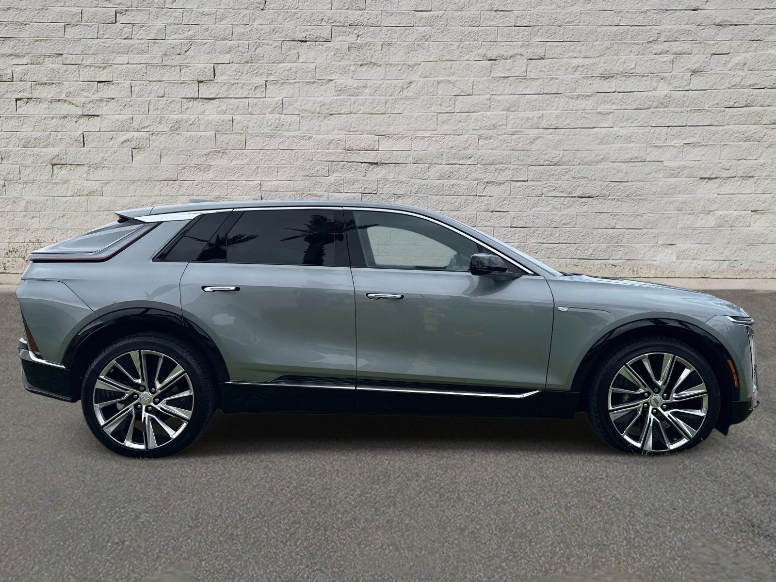 Certified 2025 Cadillac Lyriq Luxury w/ LPO, Floor Liner Package AWD/4WD image 6