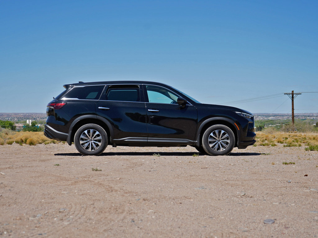 Used 2025 INFINITI QX60 Pure image 12