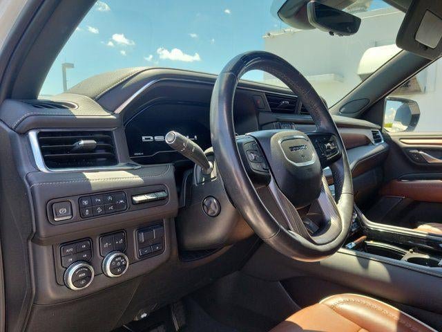 Used 2024 GMC Yukon XL Denali Ultimate AWD/4WD image 10
