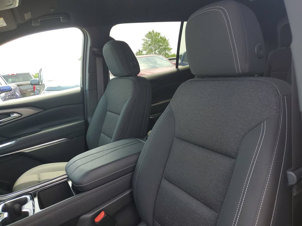 Used 2025 Chevrolet Traverse LT w/ Driver Confidence Package AWD/4WD image 6