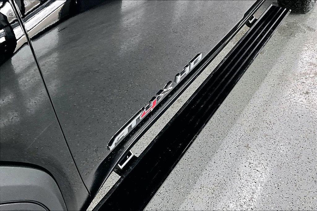 Used 2024 GMC Sierra 2500 AT4X image 38