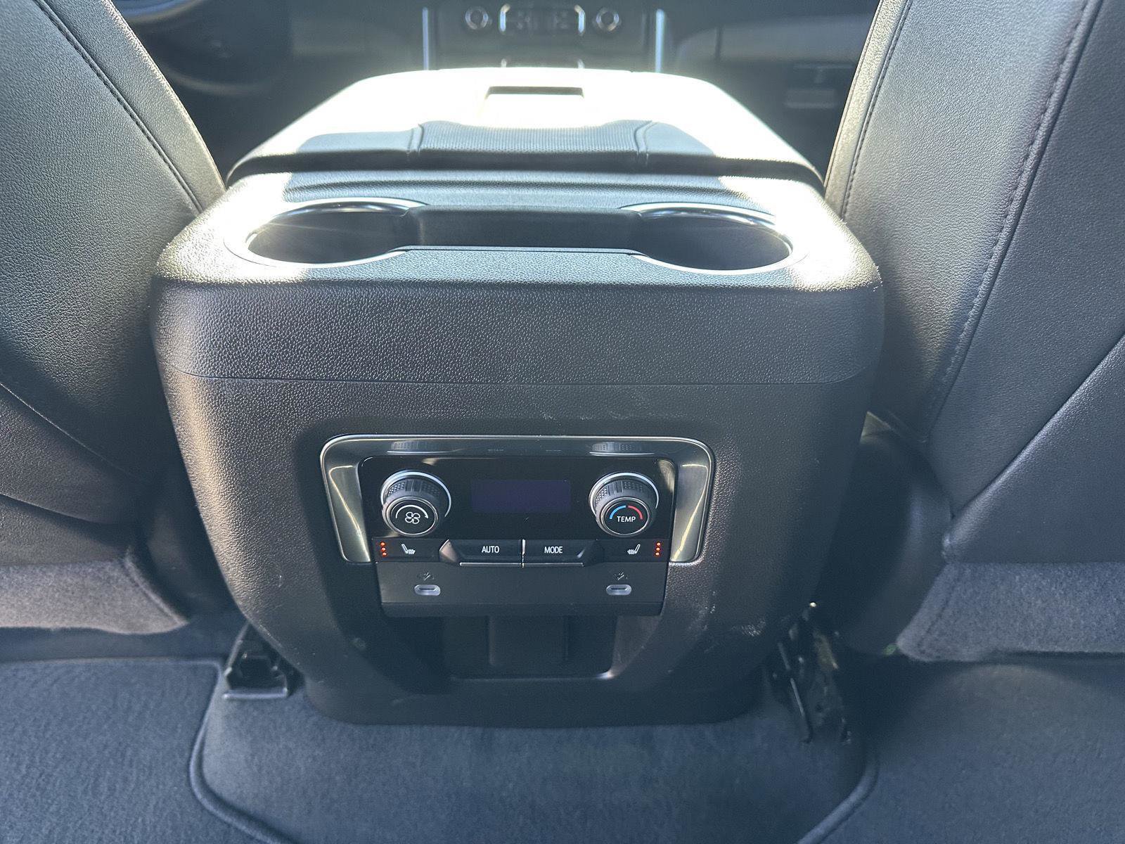 Used 2023 Chevrolet Suburban Premier image 18