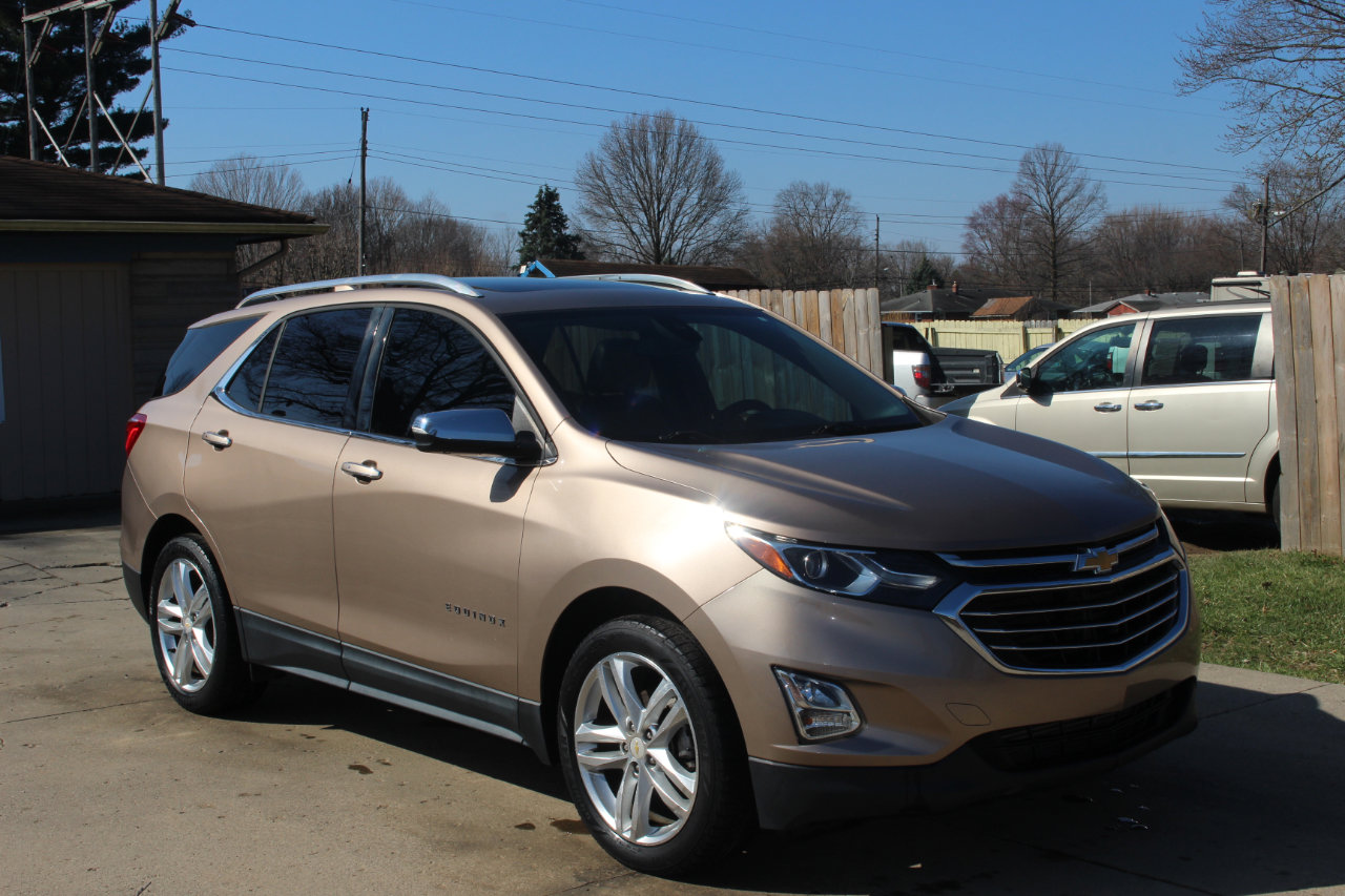 Used 2018 Chevrolet Equinox Premier image 2