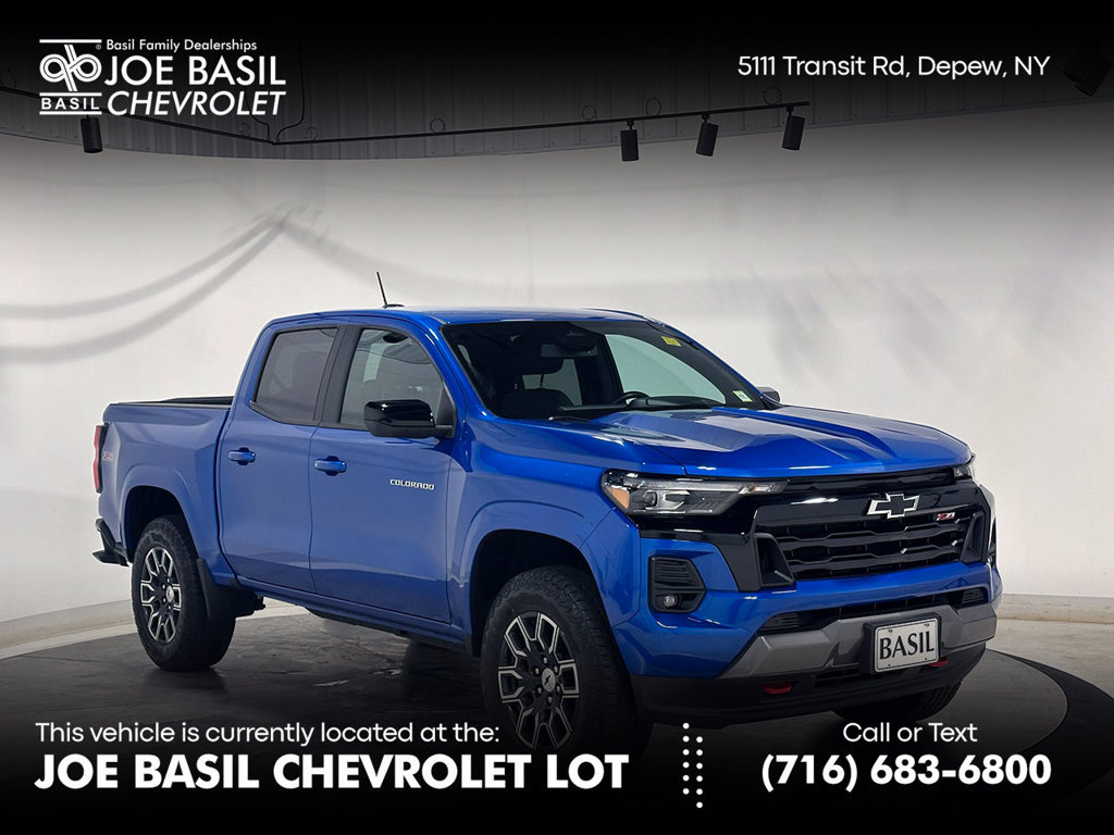 Used 2024 Chevrolet Colorado Z71 w/ Z71 Convenience Package 2