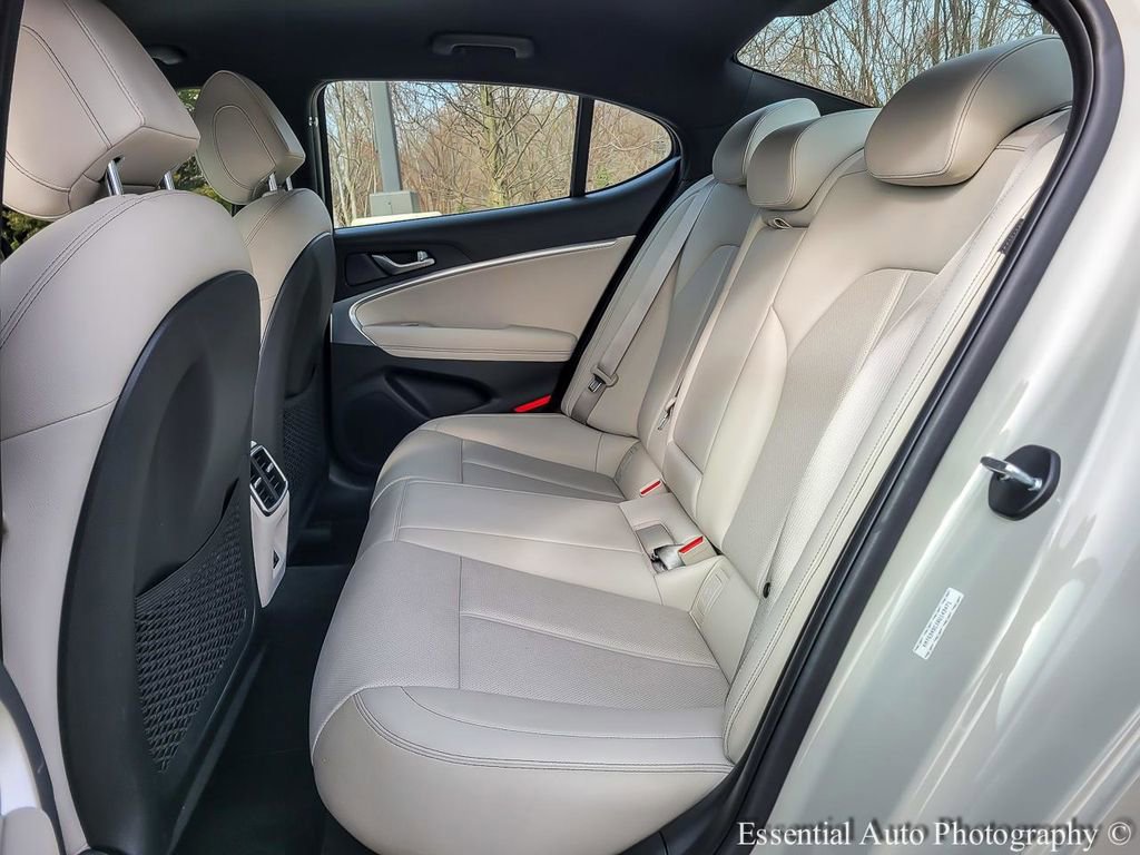 Used 2024 Genesis G70 2.5T image 10