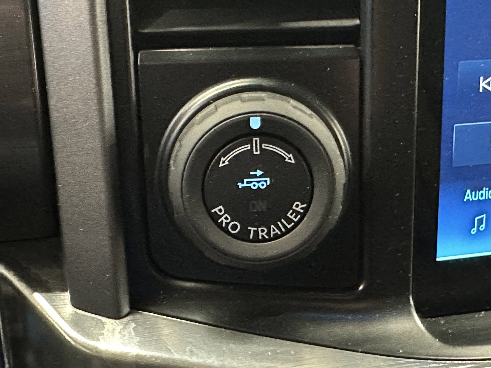 Used 2023 Ford F150 Lariat w/ Trailer Tow Package image 28