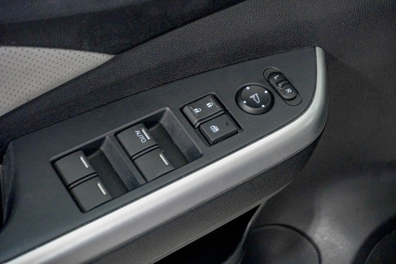 Used 2016 Honda CR-V EX-L image 18