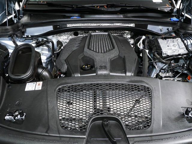 Certified 2024 Porsche Macan AWD/4WD image 36