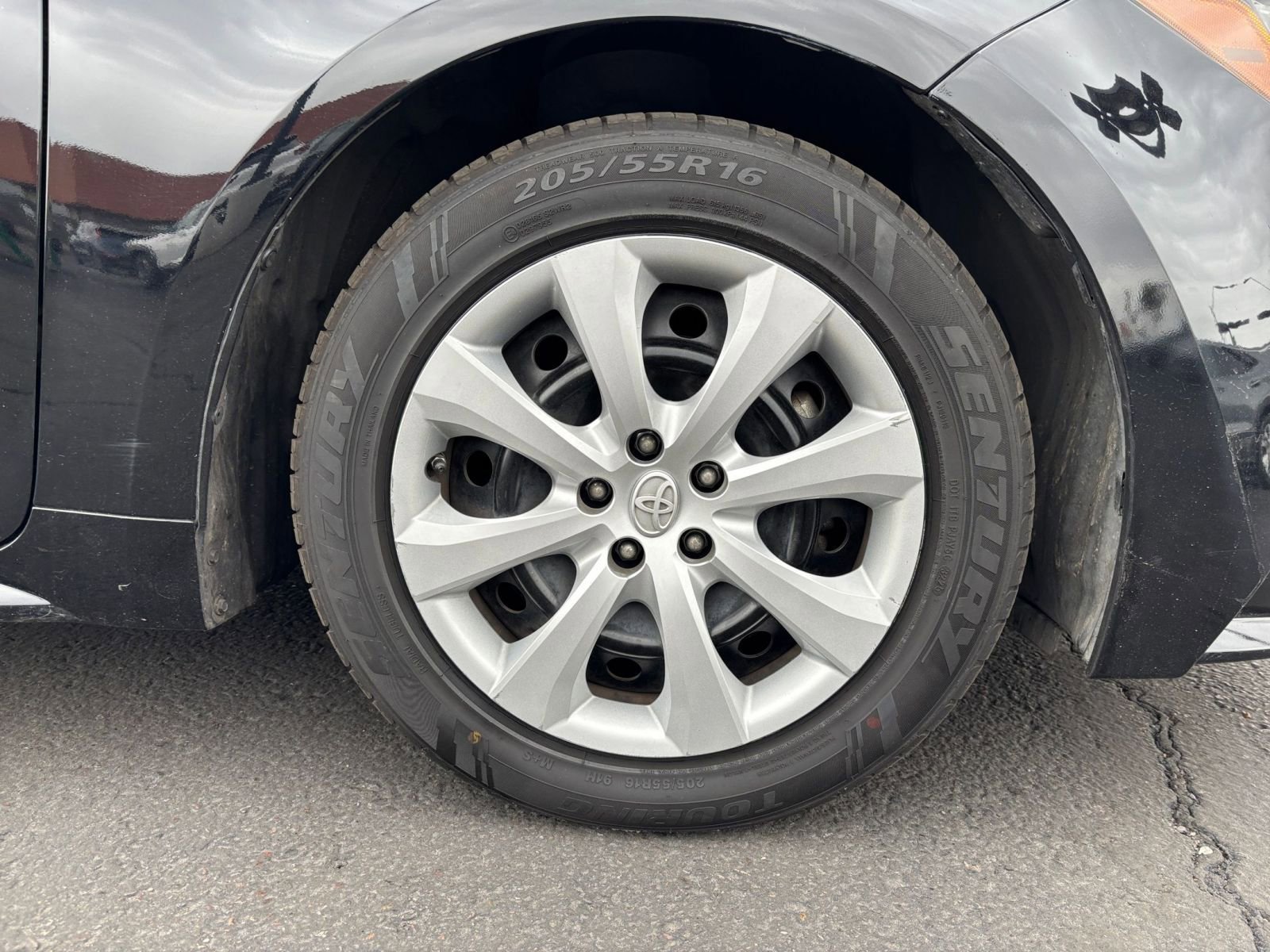 Used 2023 Toyota Corolla LE image 28