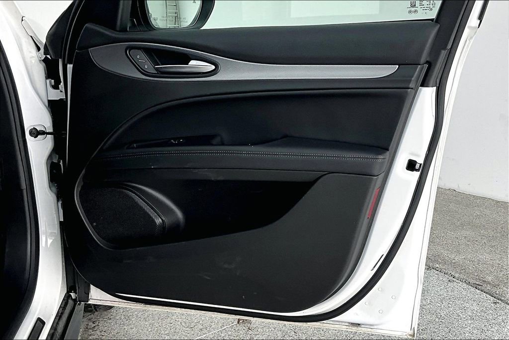 Used 2025 Alfa Romeo Stelvio Sprint w/ Veloce Package image 26