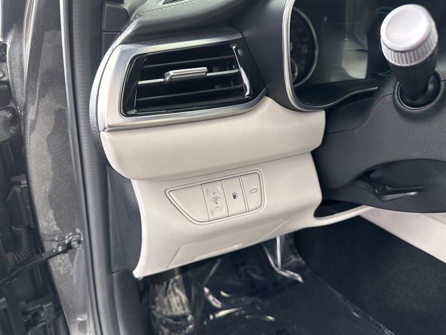 Used 2025 Genesis G70 2.5T RWD image 20