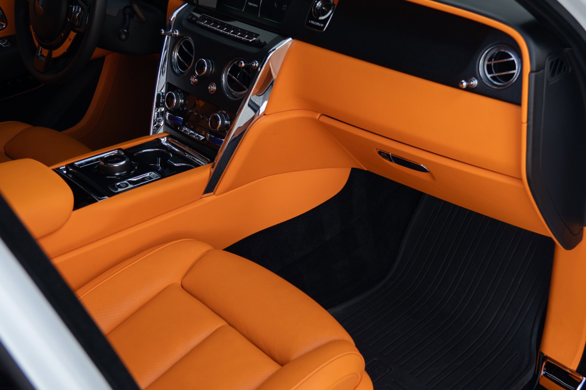 Used 2022 Rolls-Royce Cullinan image 36