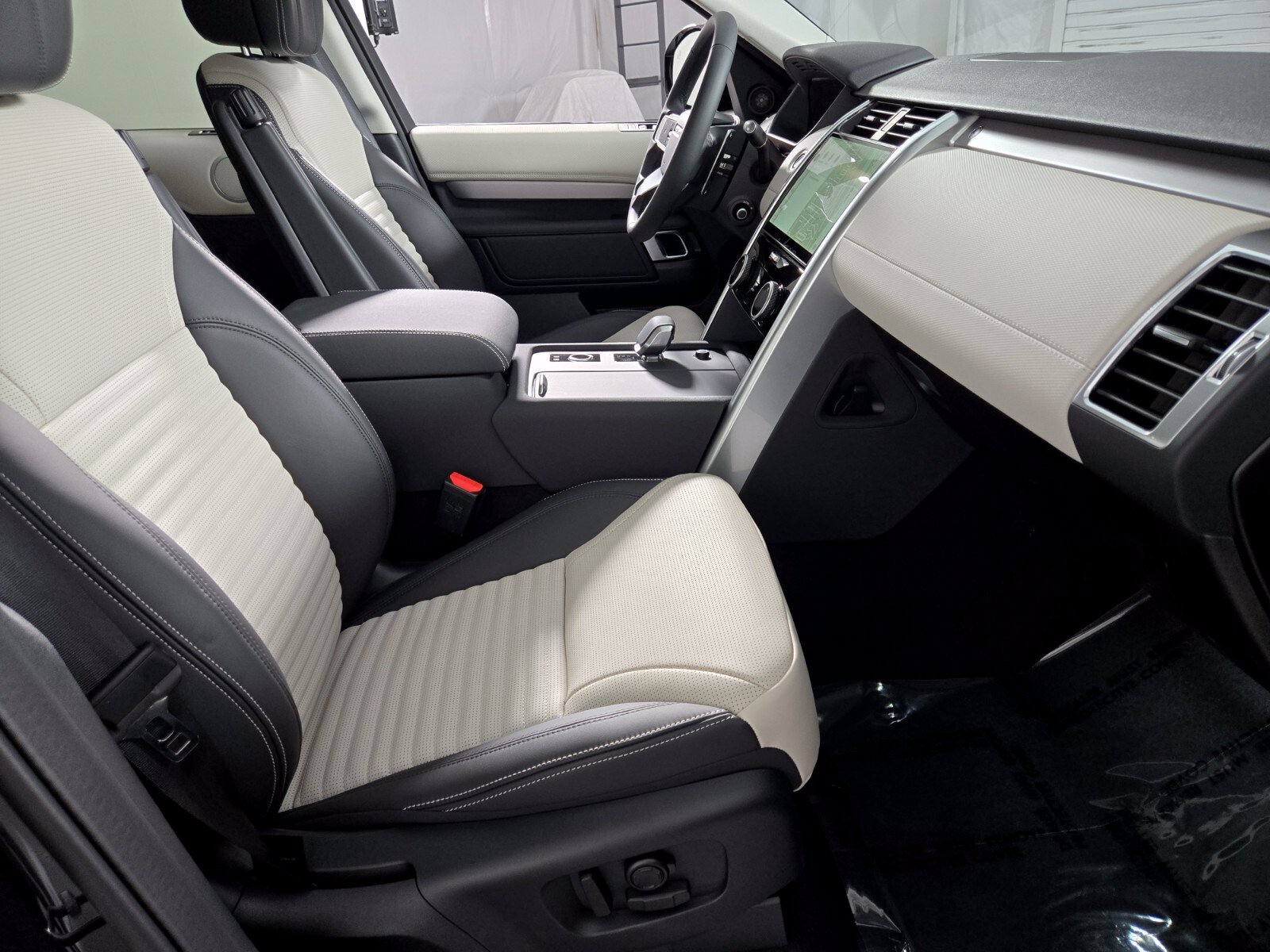 New 2026 Land Rover Discovery Dynamic SE AWD/4WD image 3