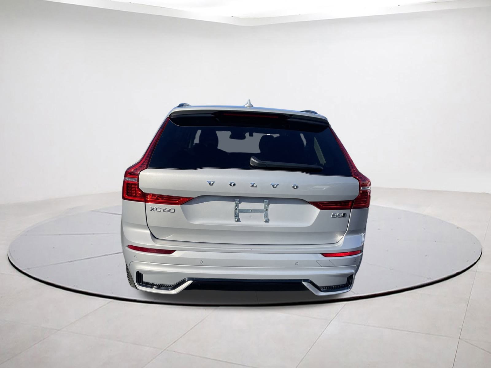 Used 2025 Volvo XC60 B5 Plus image 5
