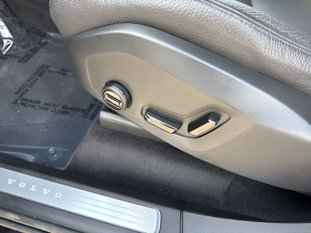 Used 2024 Volvo XC90 B6 Plus image 10