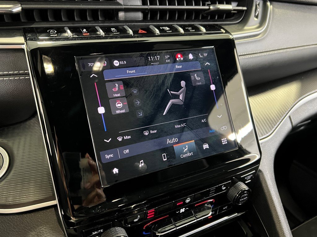 Certified 2024 Jeep Grand Cherokee L Altitude image 44