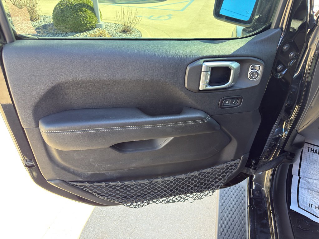 Used 2019 Jeep Wrangler Unlimited Sahara image 11