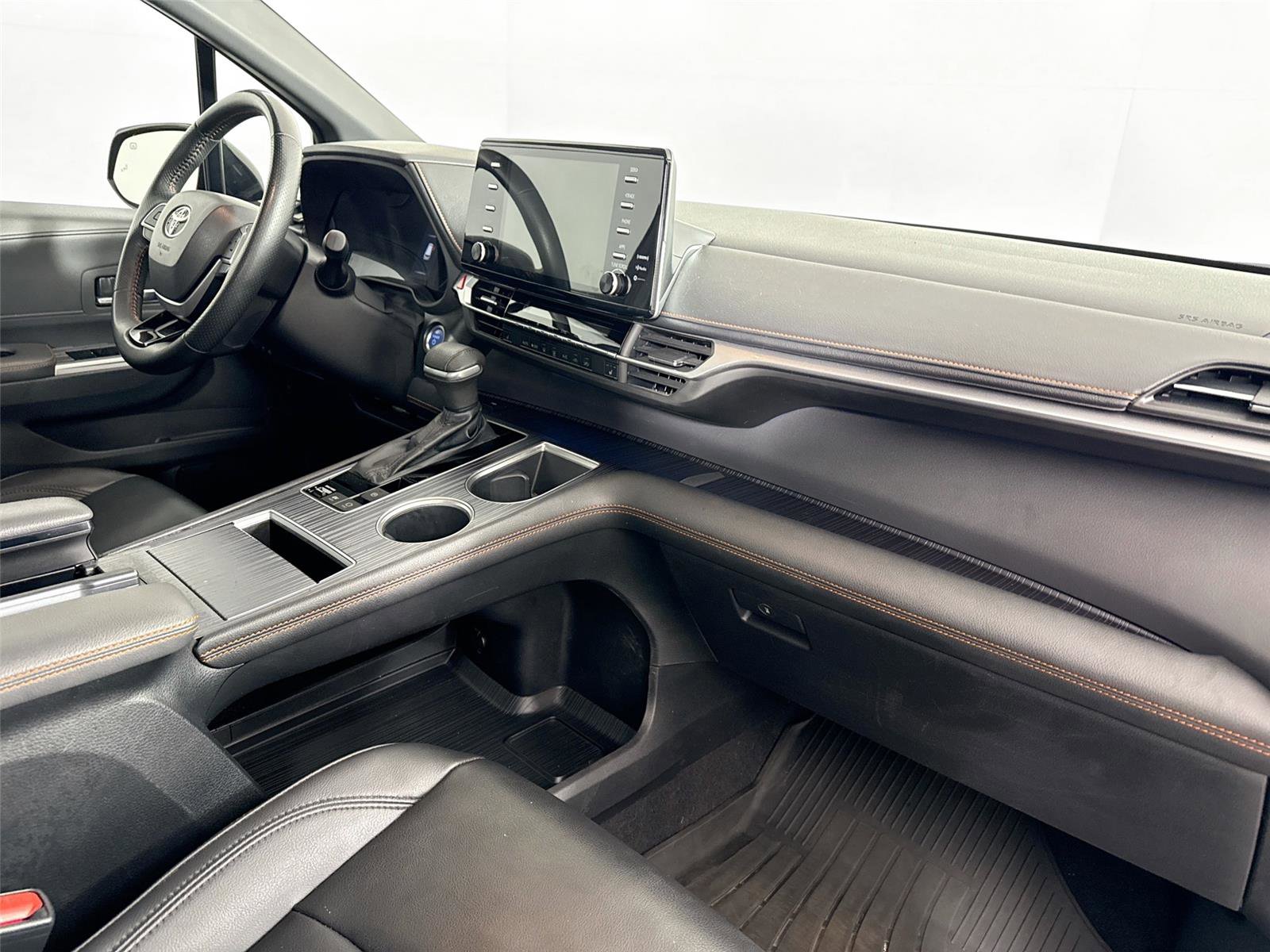 Certified 2022 Toyota Sienna XSE image 44