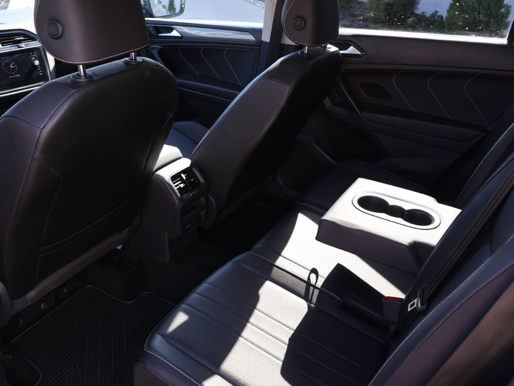 Used 2023 Volkswagen Tiguan SE AWD/4WD image 11