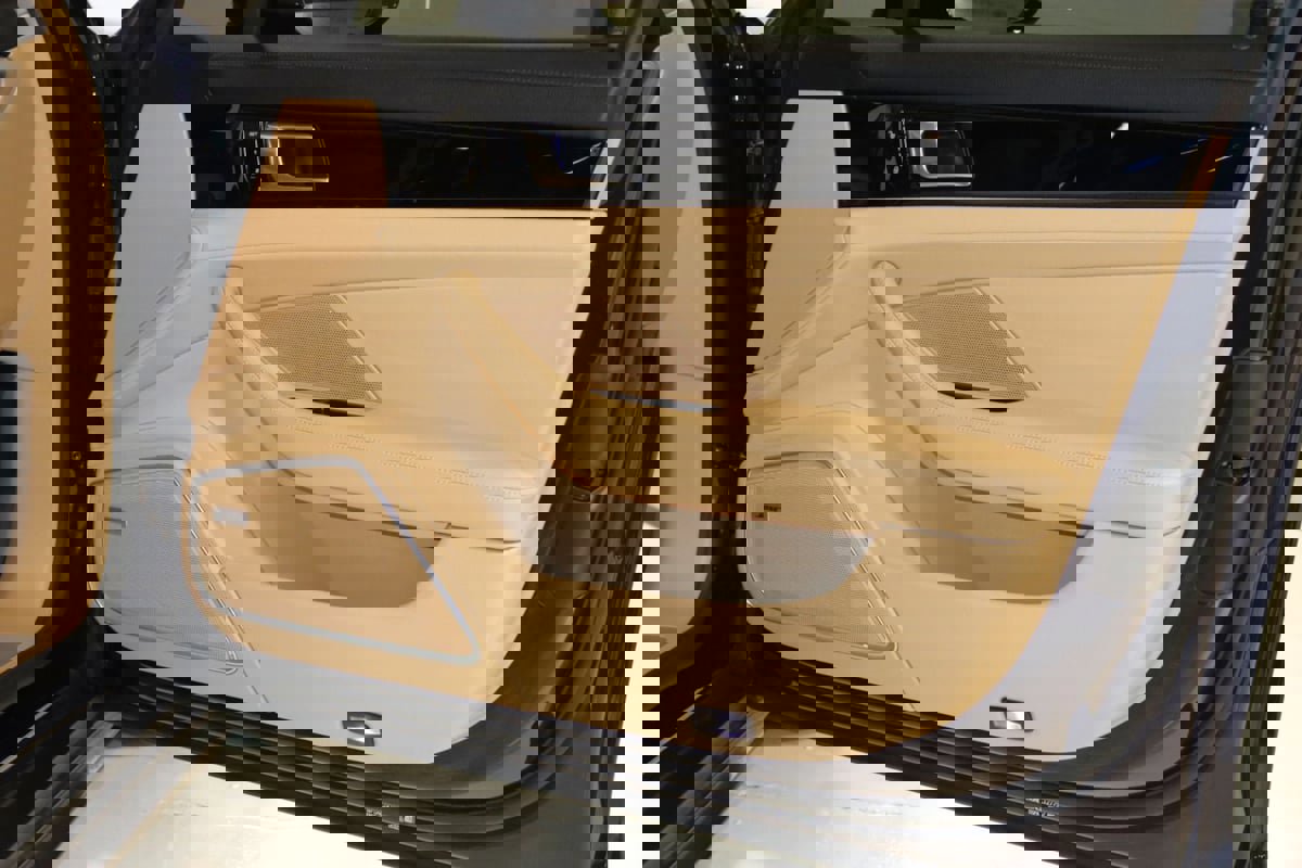 Used 2018 Porsche Panamera 4 image 74