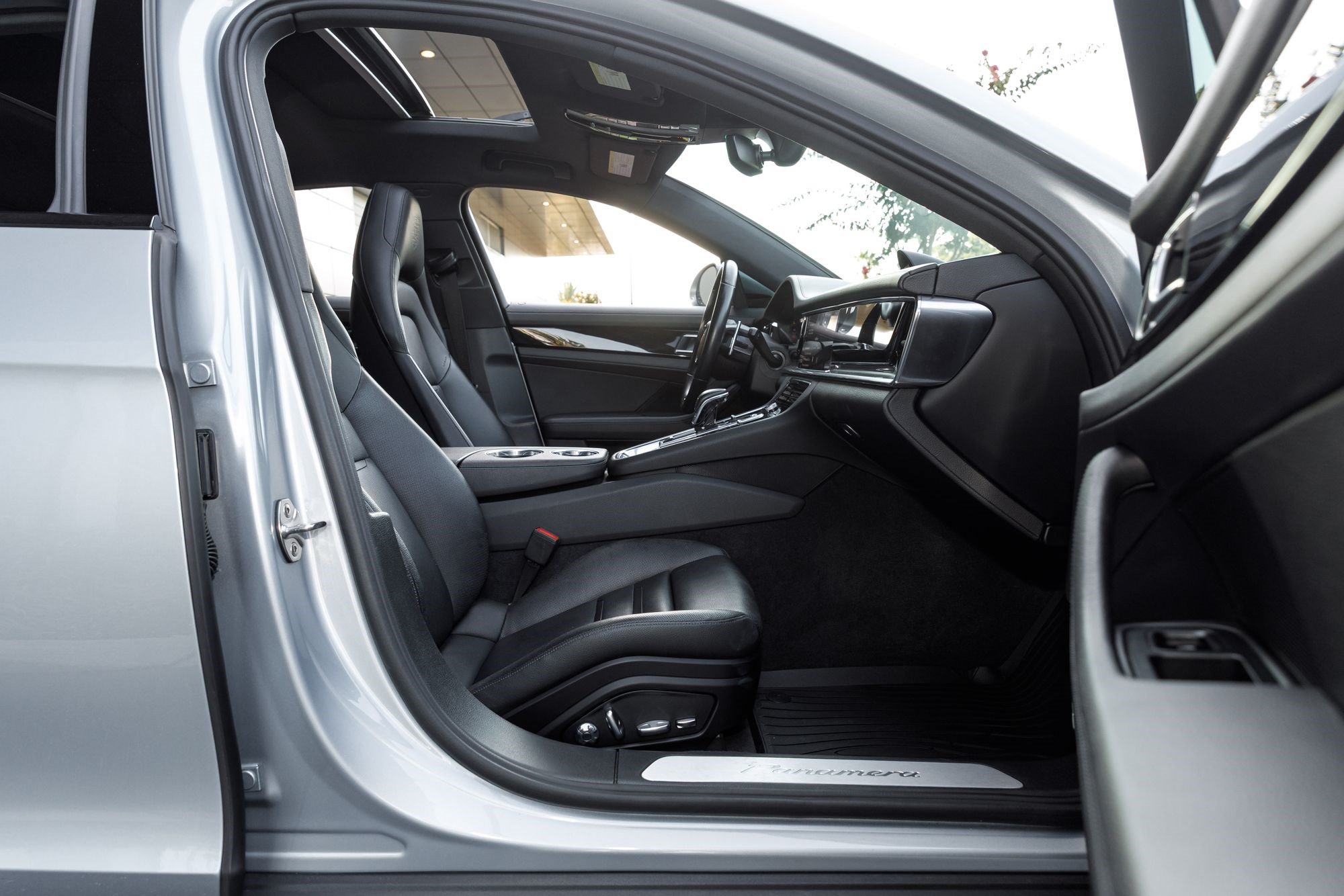 Used 2021 Porsche Panamera image 13