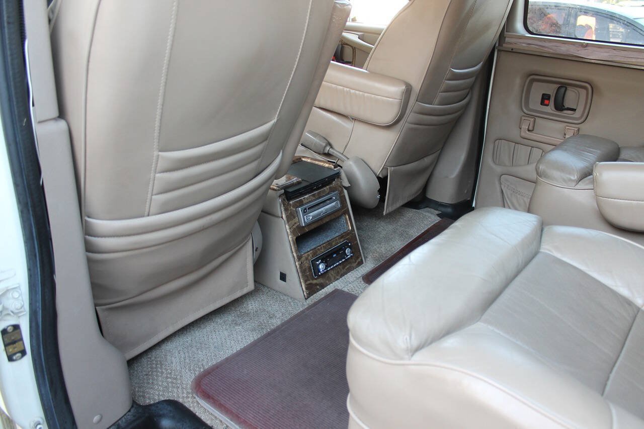 Used 2006 Chevrolet Express 1500 w/ Preferred Equipment Group RWD image 27