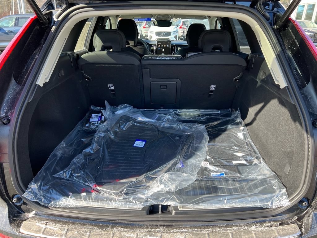 New 2026 Volvo XC60 B5 Plus w/ Protection Package Premier AWD/4WD image 25