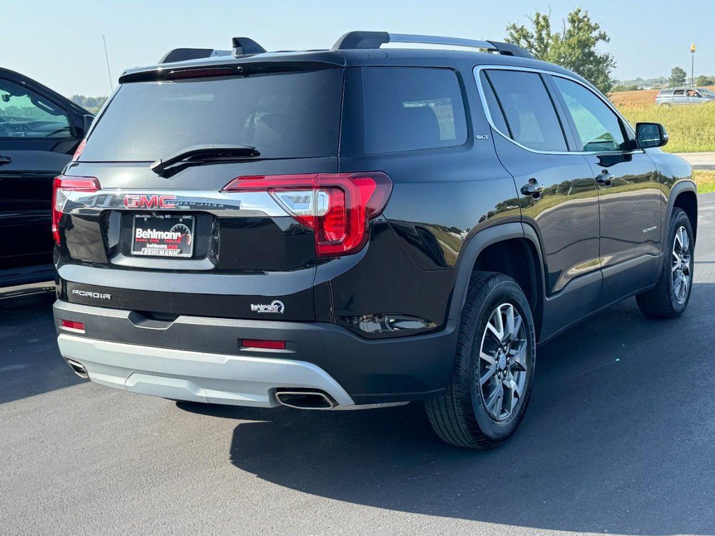 Used 2023 GMC Acadia SLT w/ Preferred Package FWD image 4