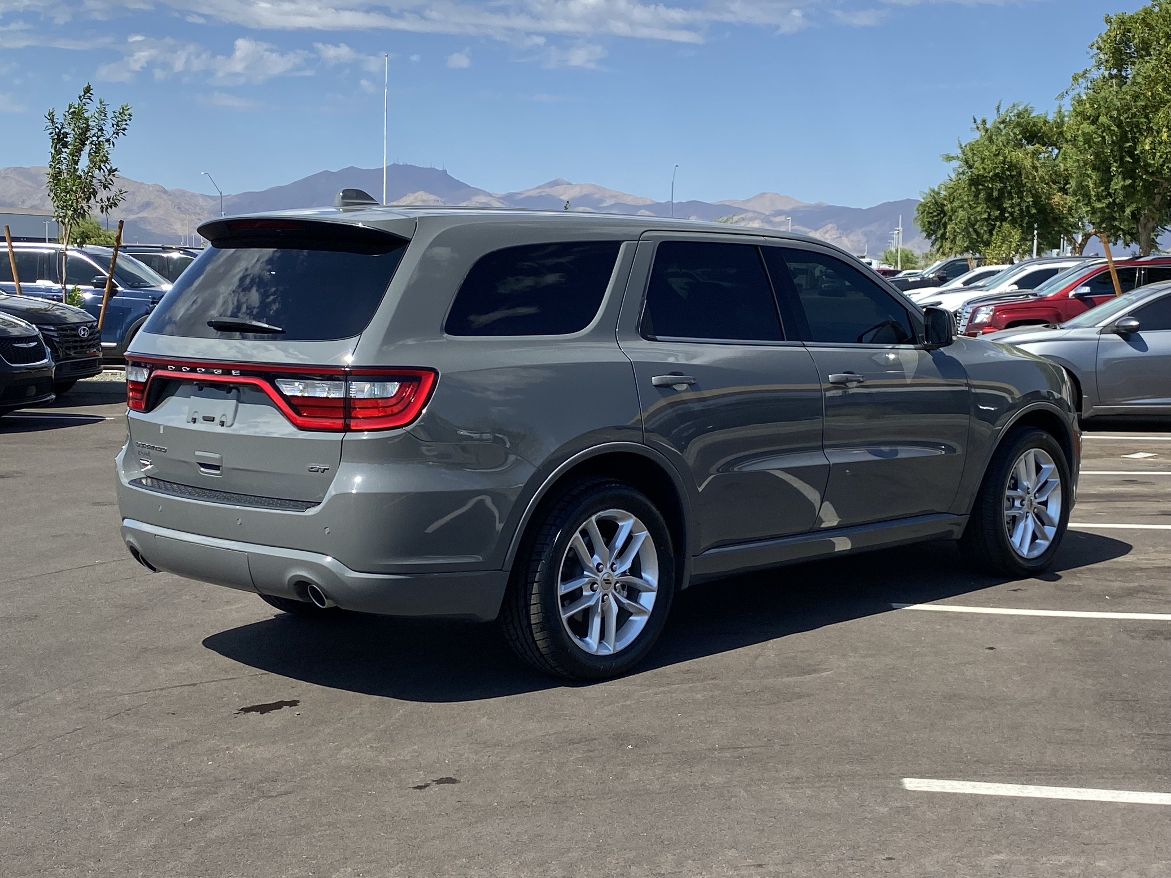 Used 2022 Dodge Durango GT RWD image 3