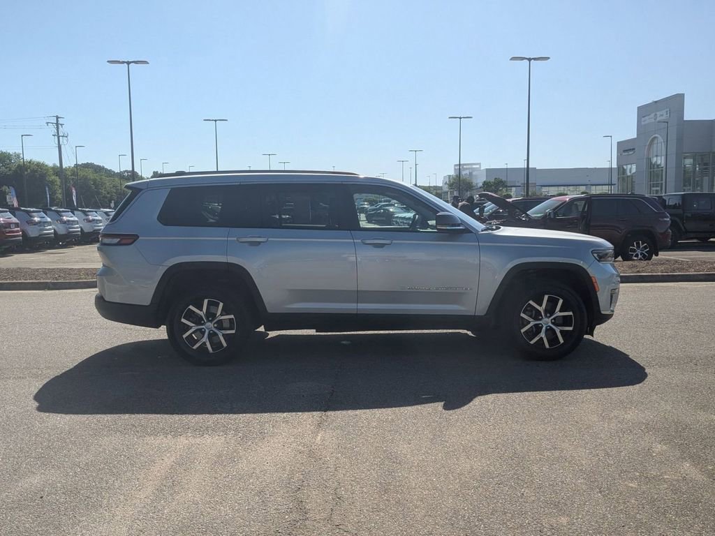Used 2023 Jeep Grand Cherokee L Limited AWD/4WD image 6