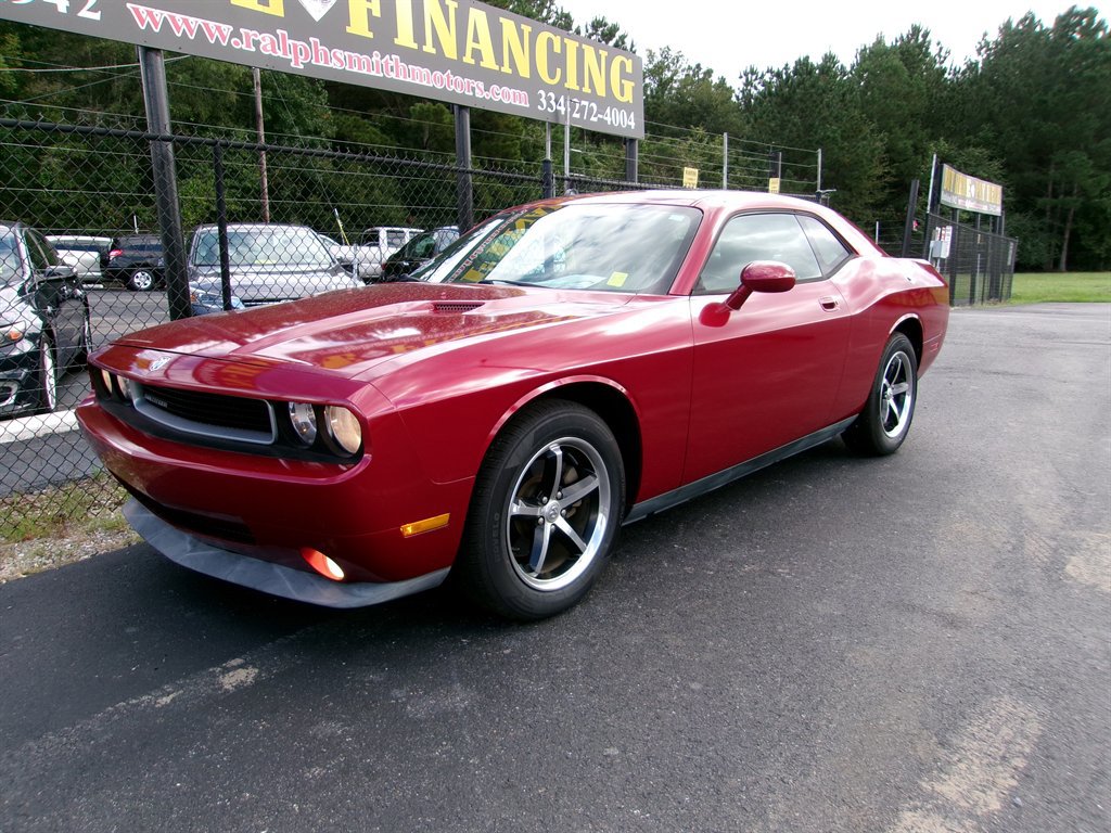 Used 2010 Dodge Challenger SE image 3