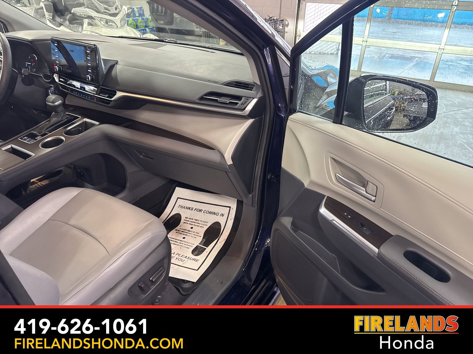 Used 2024 Toyota Sienna XLE AWD/4WD image 44