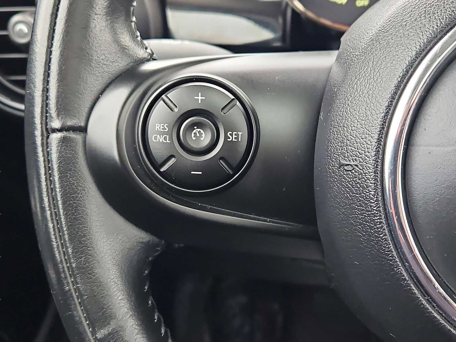 Used 2021 MINI Cooper 2-Door Hardtop w/ 6.5" Touchscreen Package image 24