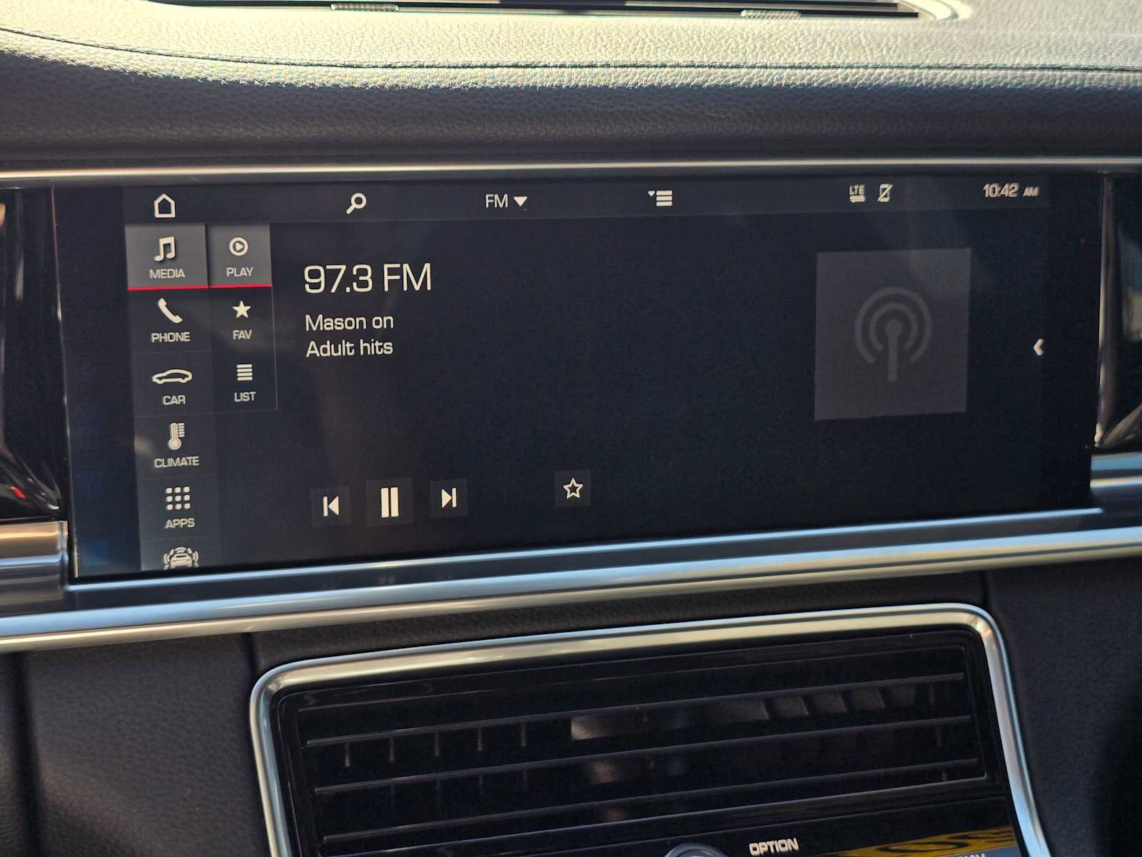 Used 2018 Porsche Panamera RWD image 30