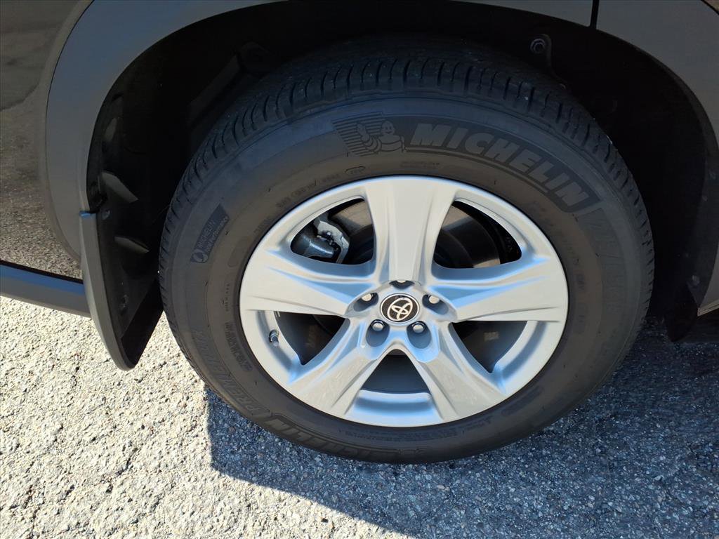 Certified 2024 Toyota Highlander LE AWD/4WD image 7
