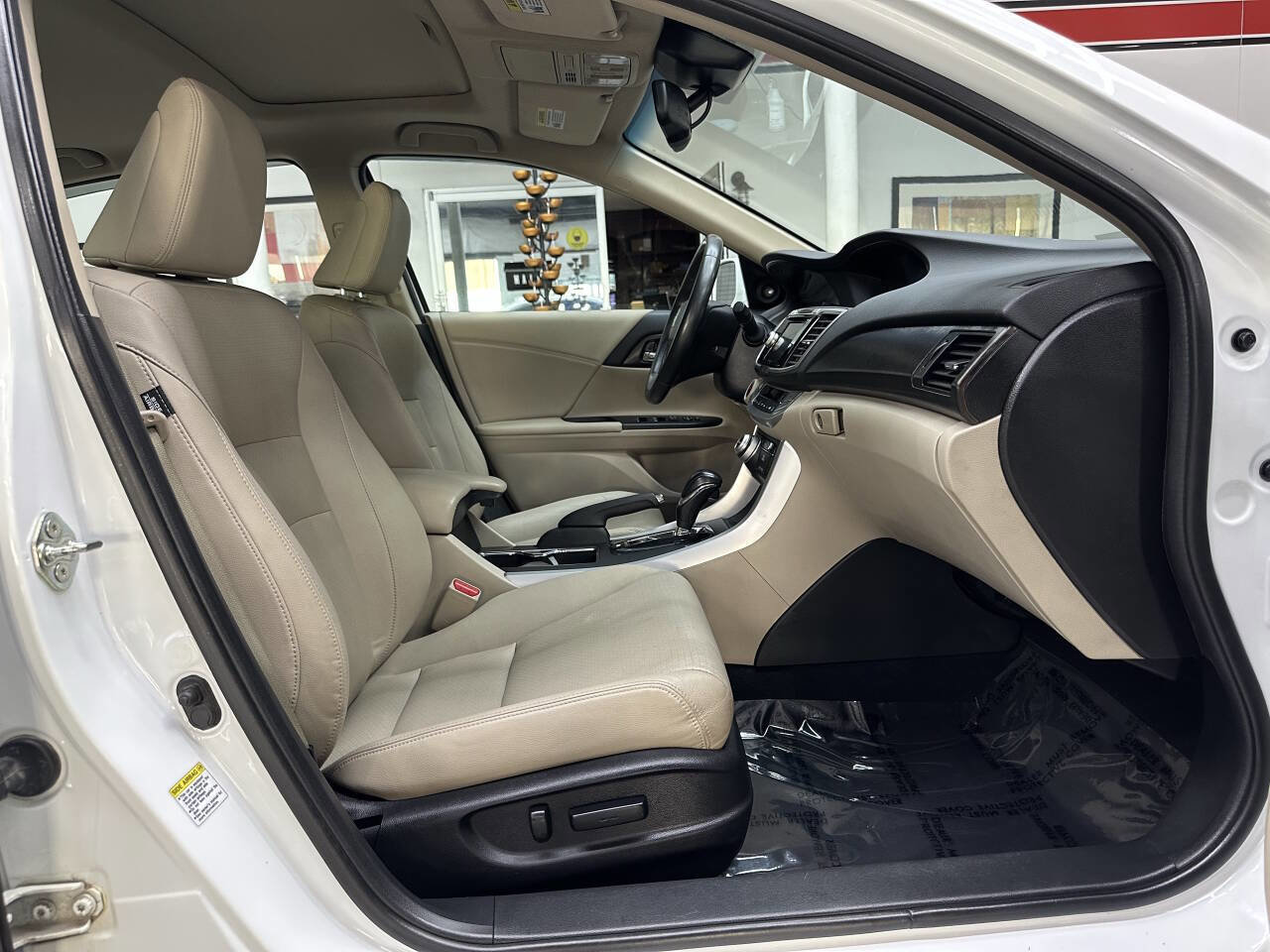 Used 2014 Honda Accord Touring image 17