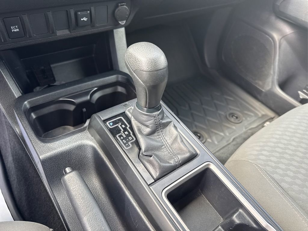 Used 2020 Toyota Tacoma SR image 30