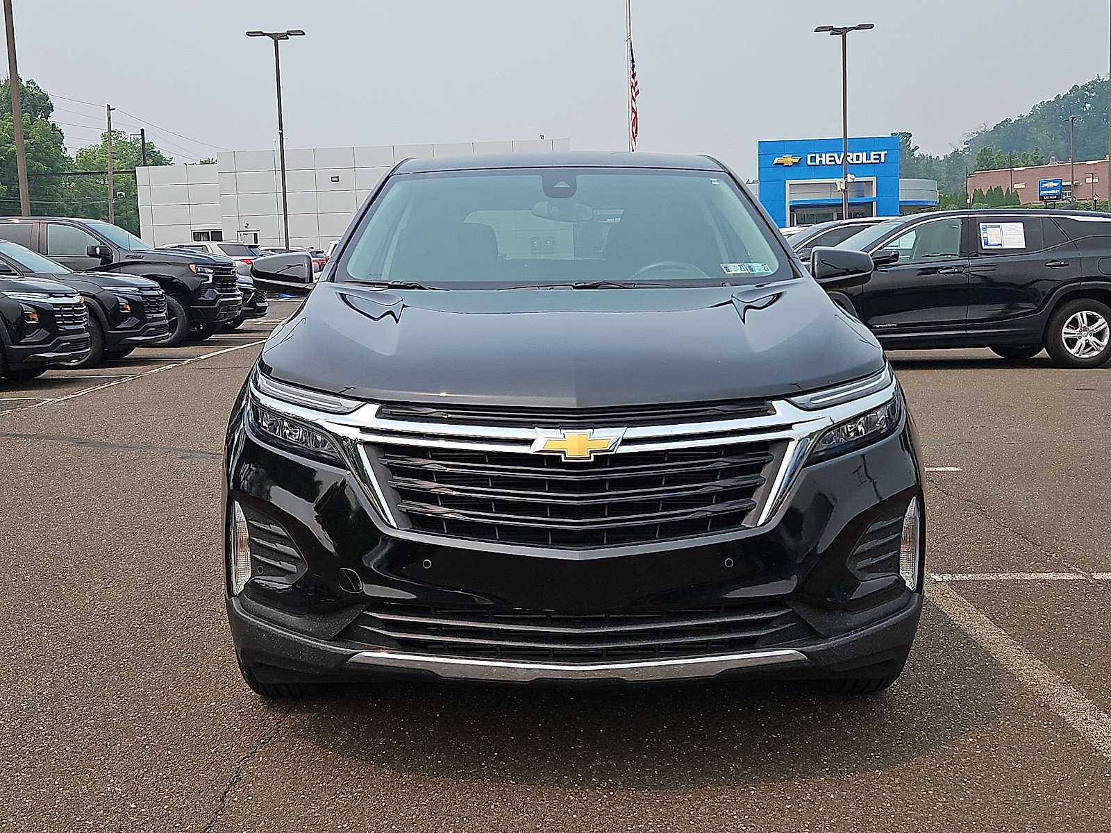 Used 2024 Chevrolet Equinox LT FWD image 2