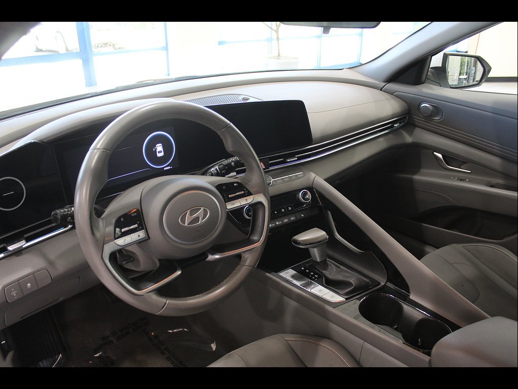 Used 2025 Hyundai Elantra SEL FWD image 13