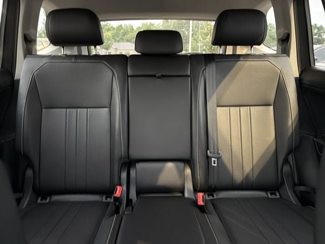 Used 2024 Volkswagen Tiguan SE FWD image 36