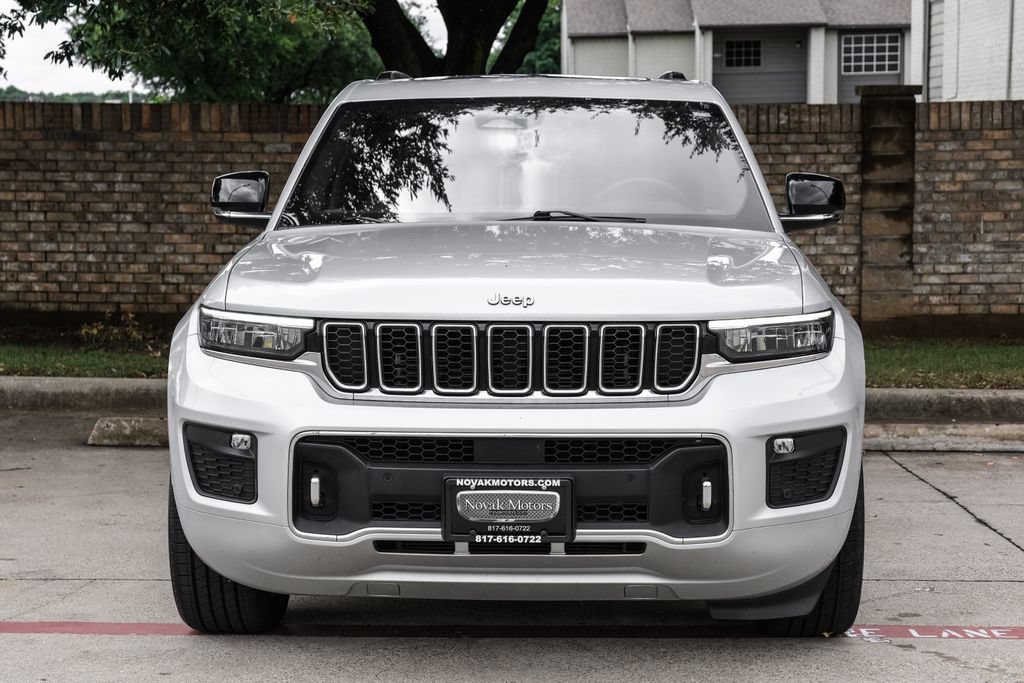Used 2022 Jeep Grand Cherokee Overland w/ Luxury Tech Group IV AWD/4WD image 11