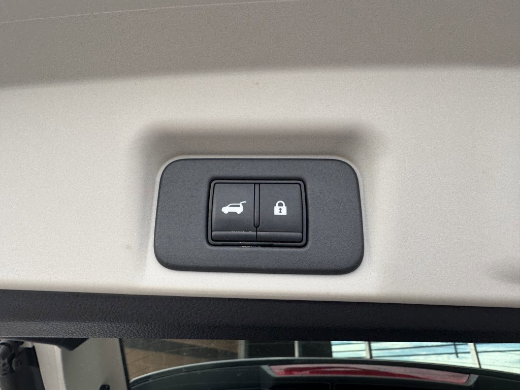 Used 2024 Nissan Ariya FWD image 39